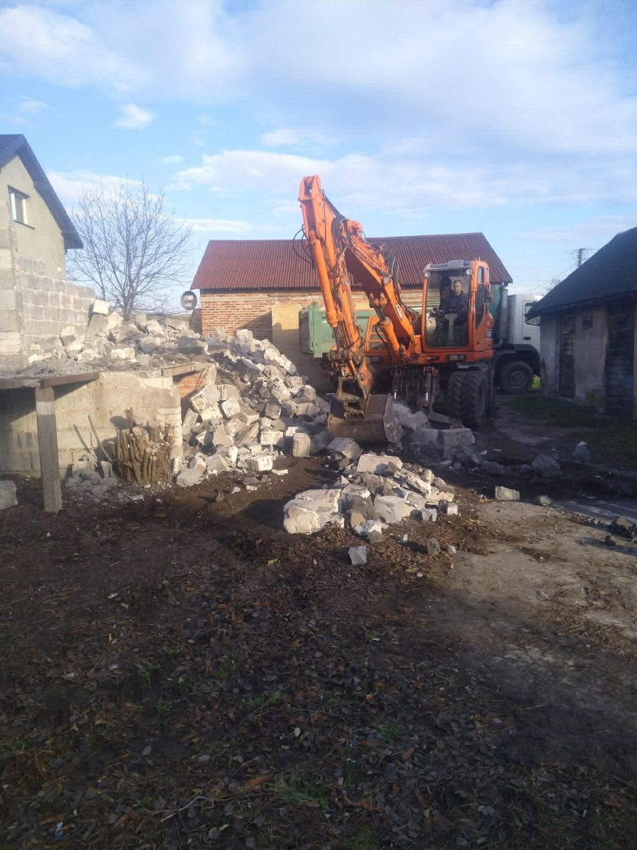 Prace rozbiórkowe na działce