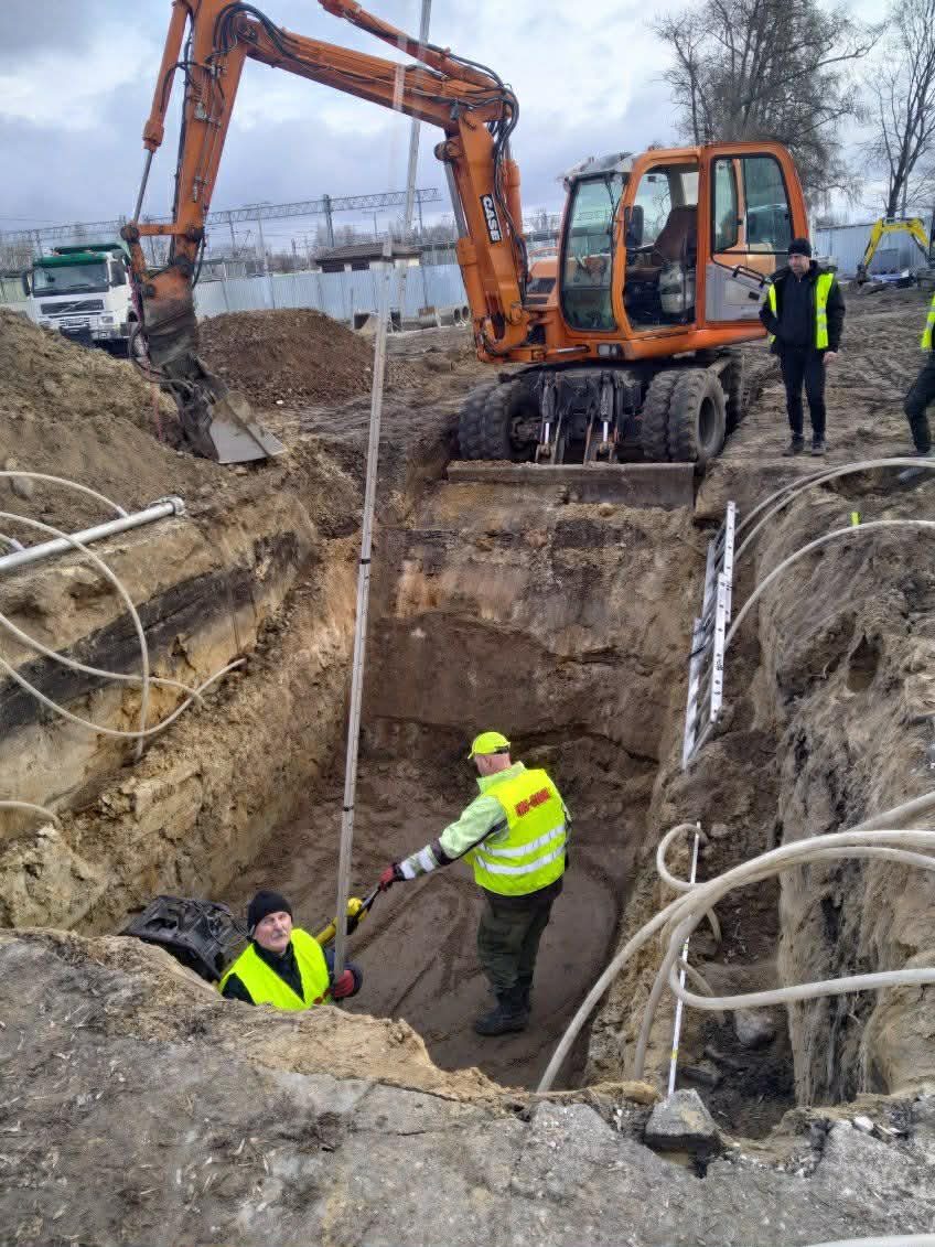 Usługi koparką Tłuszcz – wykop i montaż zbiornika